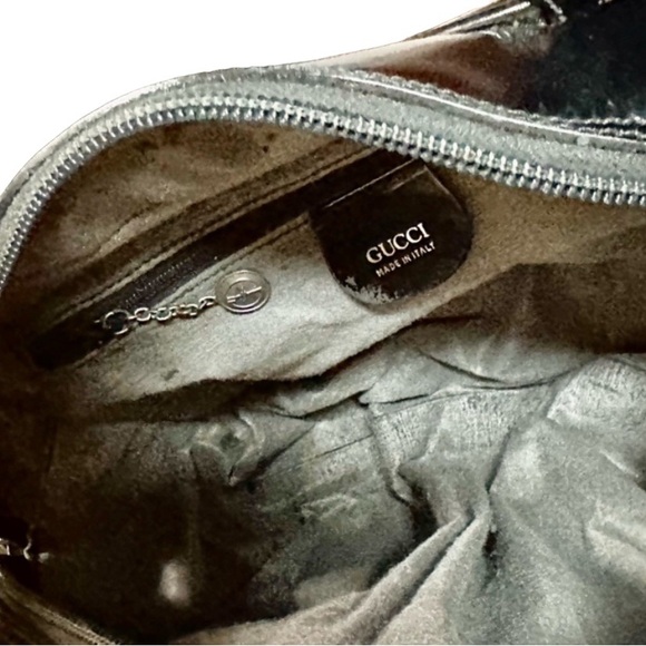 Gucci x Tom Ford Black Lacquered Leather bag PM authenticated. - Picture 11 of 13